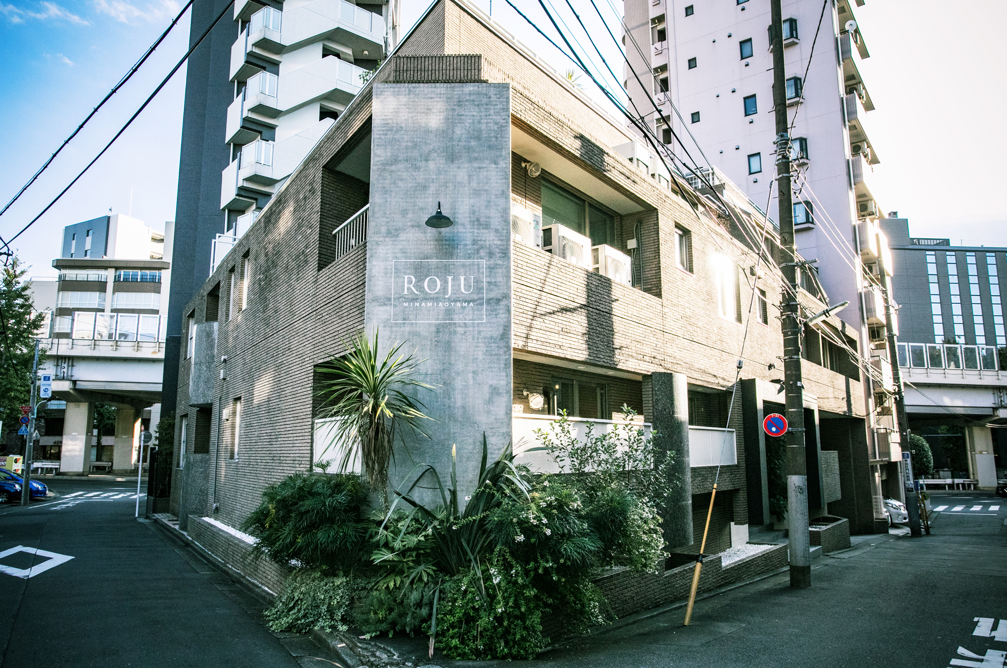 東京 都 港 区 南青山